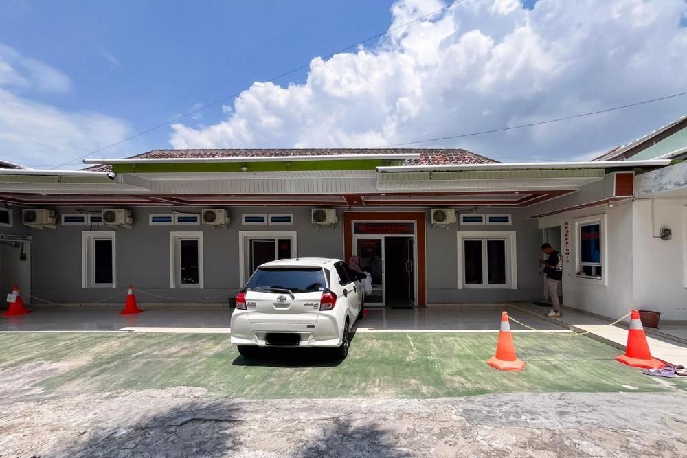 Kostel 99 Pangkal Pinang Redpartner Hotel Bagian luar foto