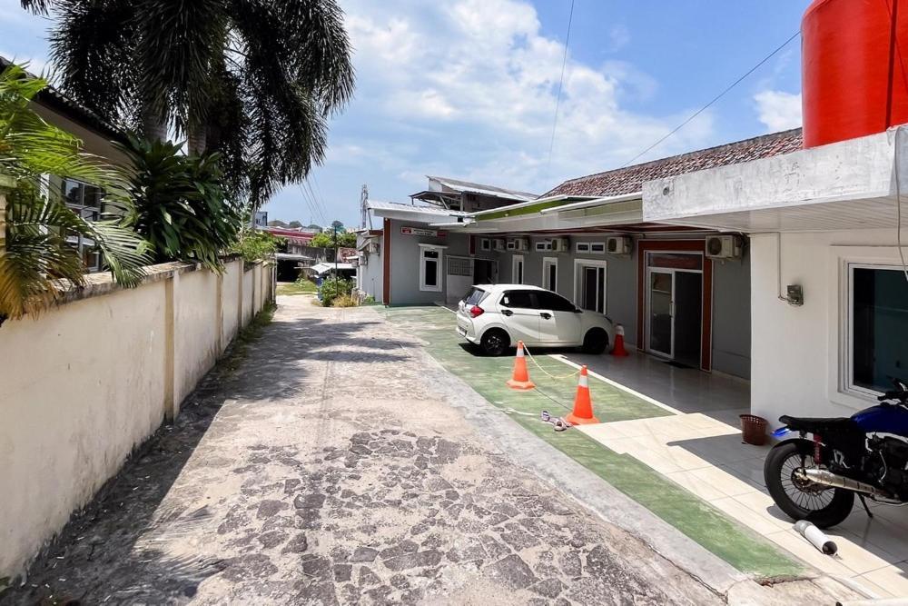 Kostel 99 Pangkal Pinang Redpartner Hotel Bagian luar foto