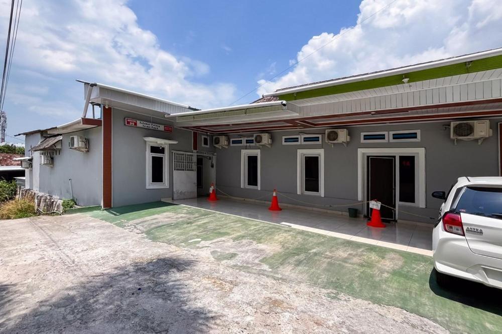 Kostel 99 Pangkal Pinang Redpartner Hotel Bagian luar foto