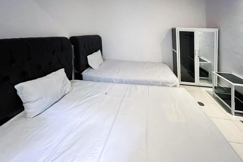 Kostel 99 Pangkal Pinang Redpartner Hotel Bagian luar foto